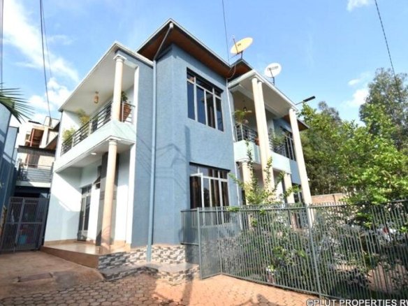 House in Rebero.