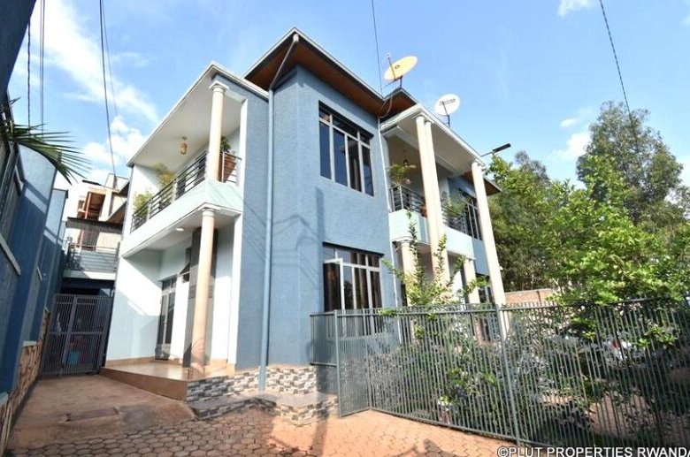 House in Rebero.