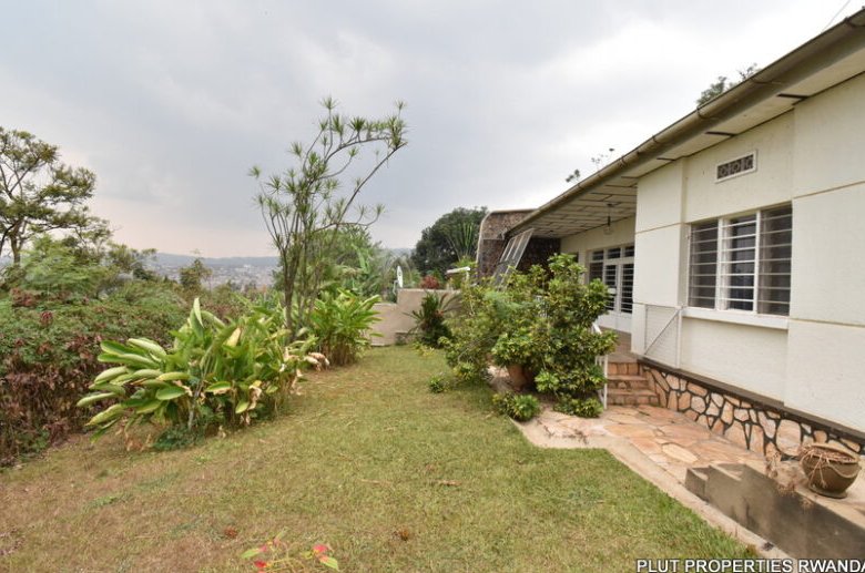 Fully furnished house for rent in Kiyovu.