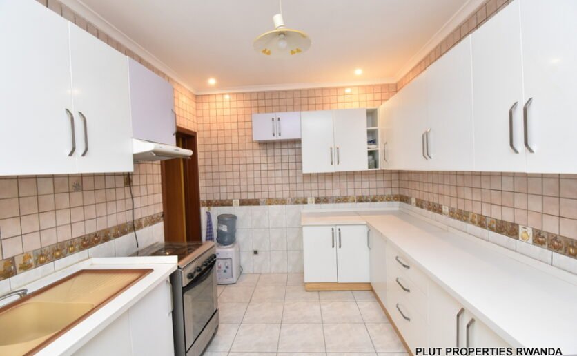 Fully furnished house for rent in Kiyovu.