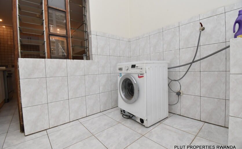 Fully furnished house for rent in Kiyovu.