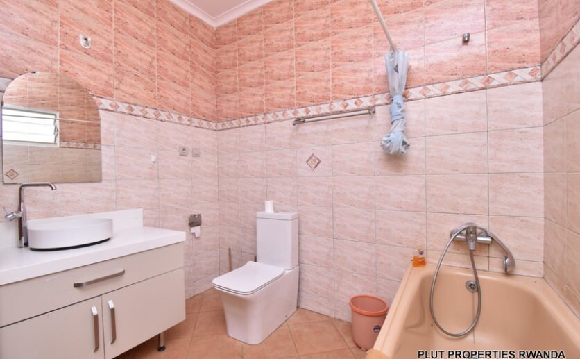Fully furnished house for rent in Kiyovu.