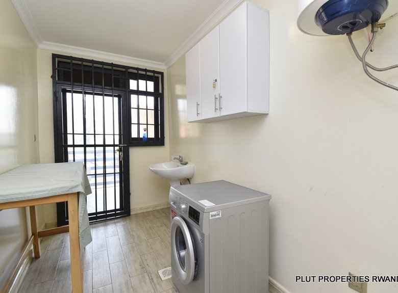 Furnished apartment with pool for rent. 