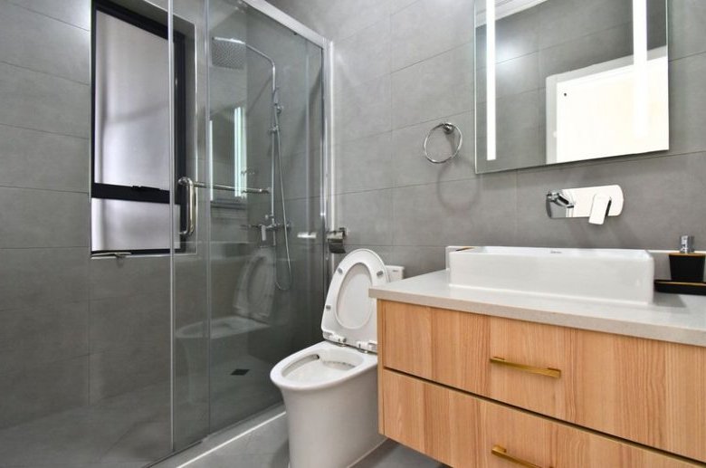 Fully Furnished 2-Bedroom Apartment with Golf Course Views