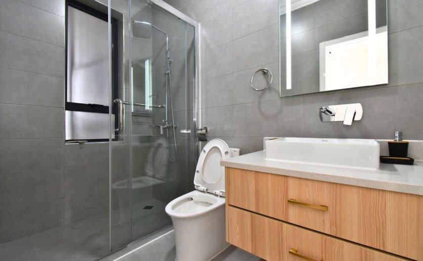 Fully Furnished 2-Bedroom Apartment with Golf Course Views