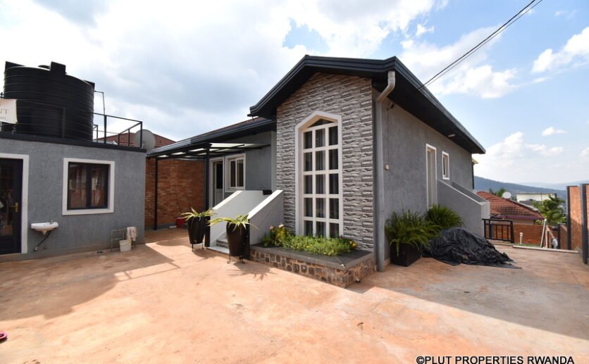 house-for-rent-in-Rebero-12-836×517 House for rent in Rebero
