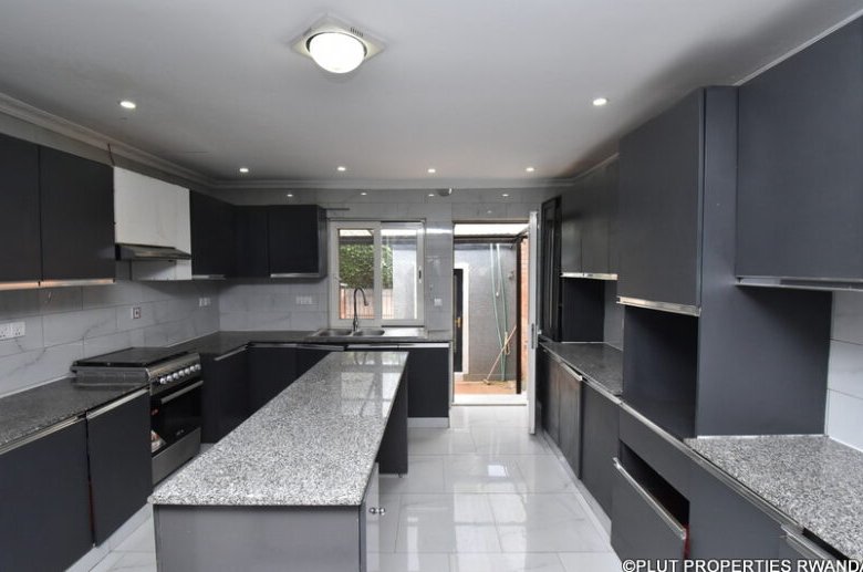 House for rent in Rebero