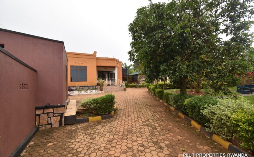 houses-in-Busanza-for-rent-plut-properties-16-836×517 Houses in Busanza for rent