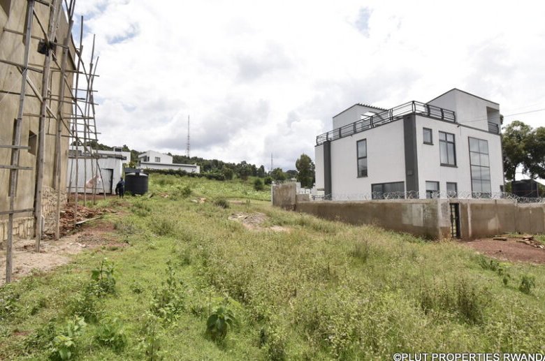 Plot for sale in Rebero.