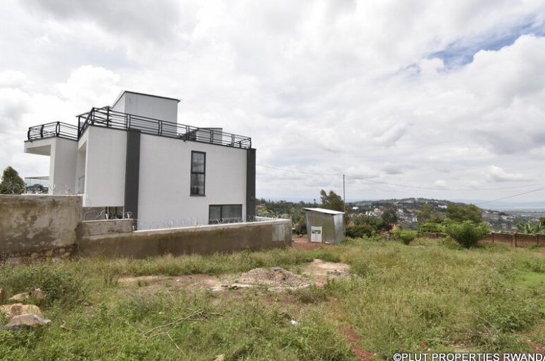 Plot for sale in Rebero.