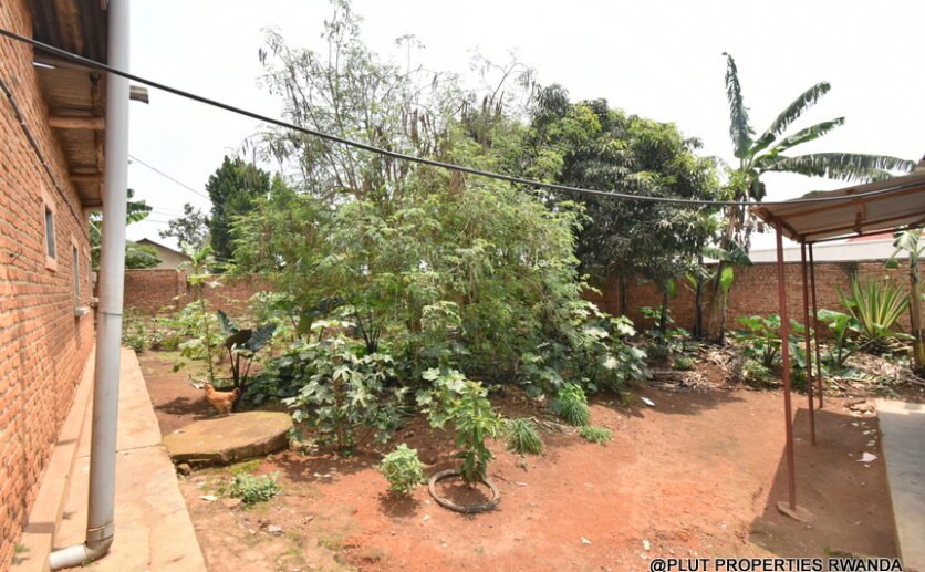 prime-plot-for-sale-plut-properties-6-836×517 Prime Plot for Sale in Masaka