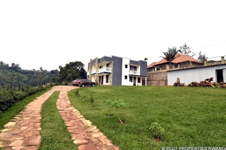 Duplex for rent in Rebero