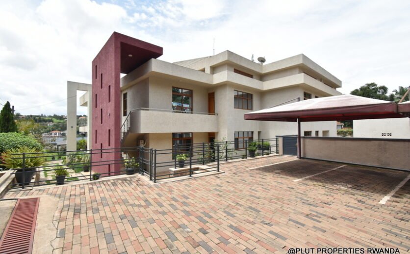 Serviced Modern Ground Floor Apartment For Rent