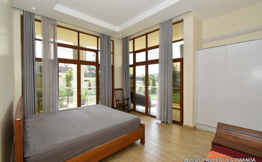 Serviced Modern Ground Floor Apartment For Rent
