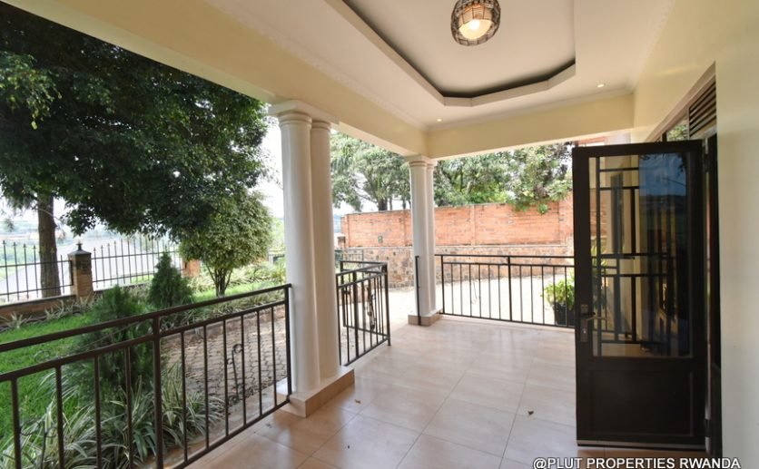 Unfurnished house for rent in Kacyiru