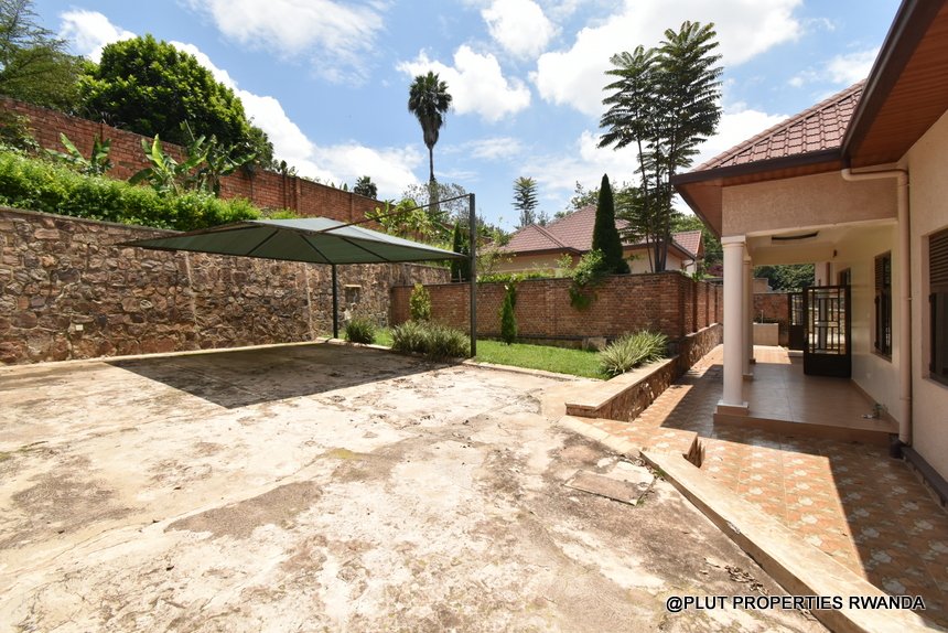 Unfurnished house for rent in Kacyiru