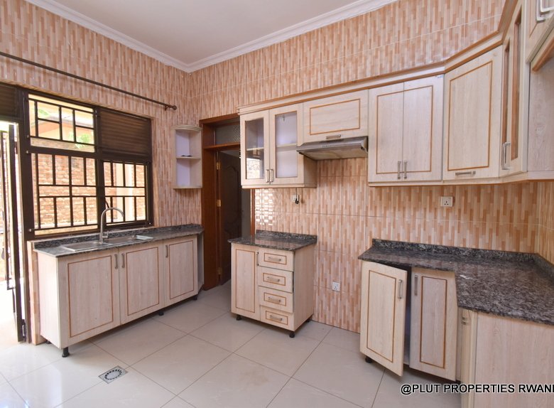 Unfurnished house for rent in Kacyiru