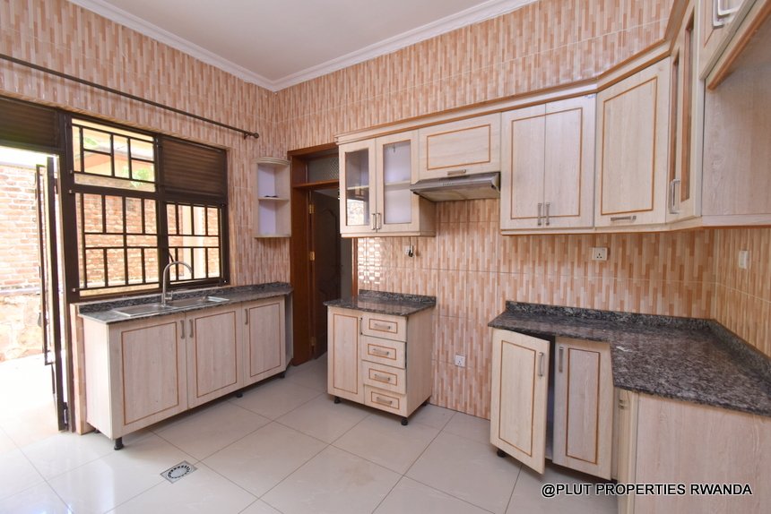 Unfurnished house for rent in Kacyiru