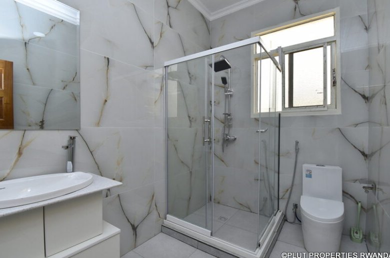 Unfurnished house for rent in Kibagabaga. 