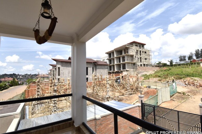 Unfurnished house for rent in Kibagabaga. 
