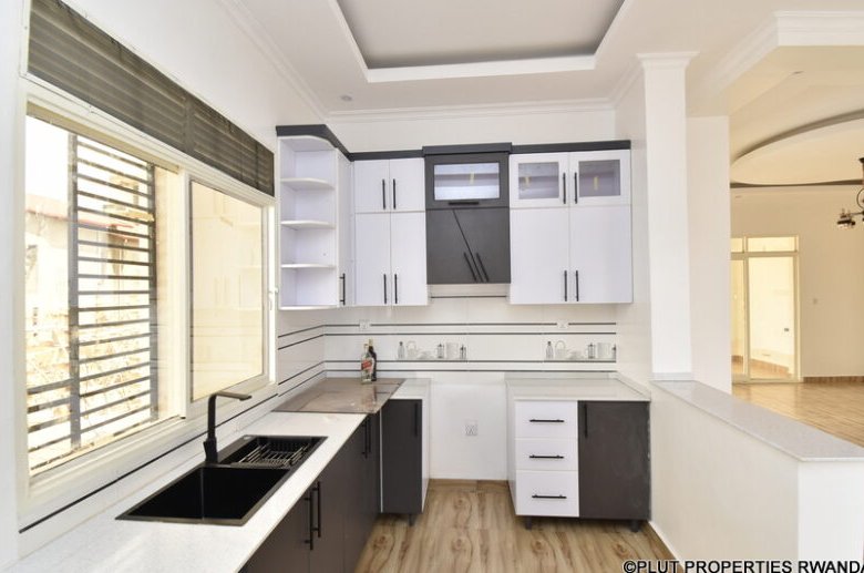 Unfurnished house for rent in Kibagabaga. 