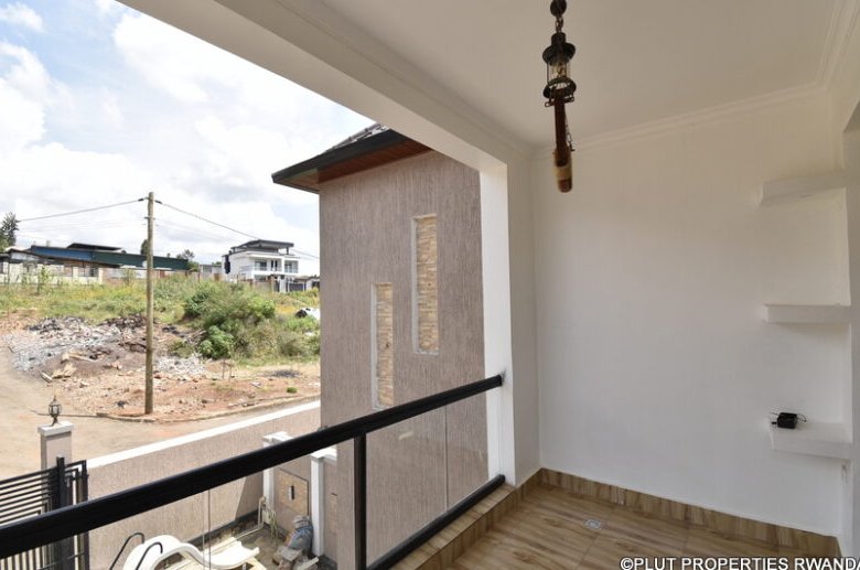Unfurnished house for rent in Kibagabaga. 