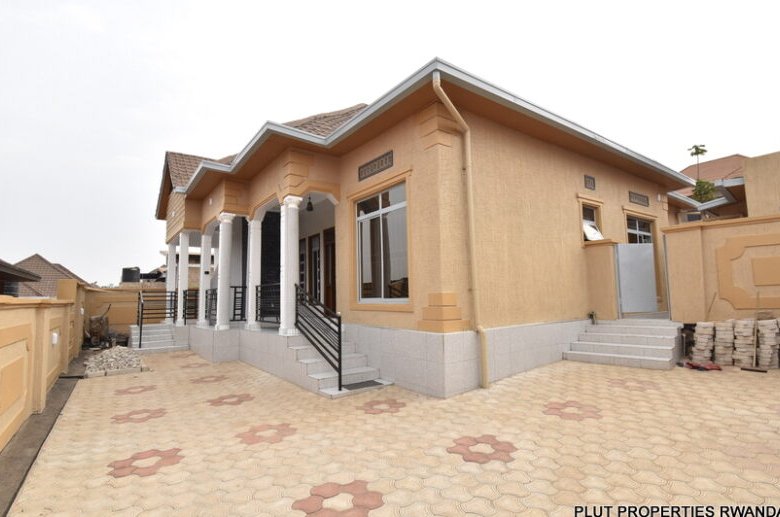 Unfurnished house for sale in Kabeza. 
