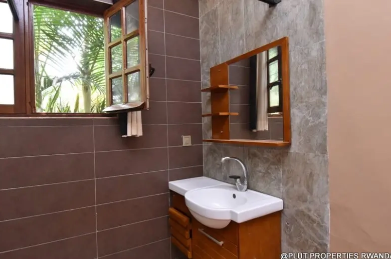 Unfurnished house in Kibagabaga