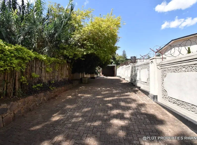 unfurnished house in Kimihurura for rent