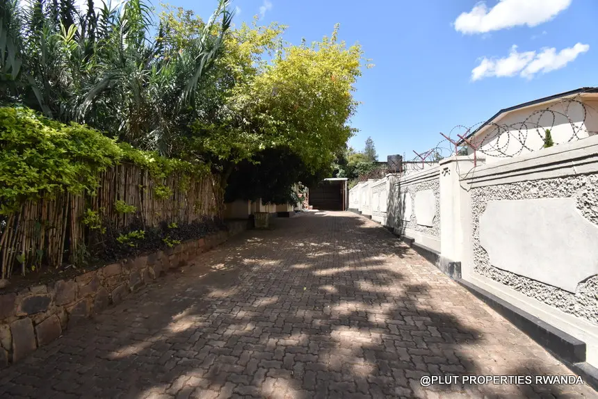 unfurnished house in Kimihurura for rent