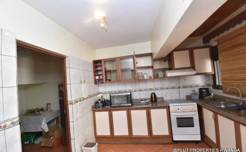 unfurnished house in Kimihurura for rent