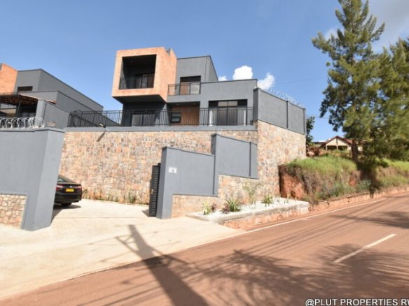 Unfurnished house in Rebero for rent