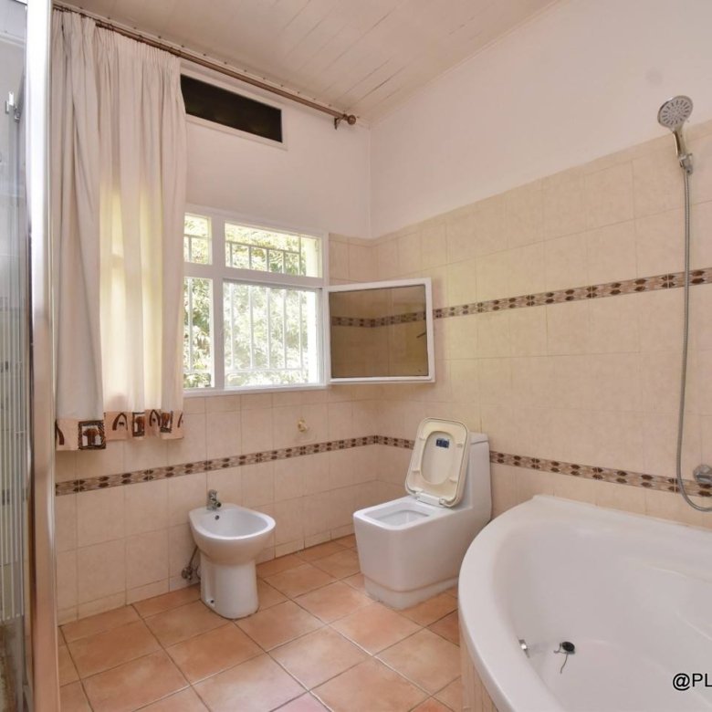 Big villa for rent in Nyarutarama