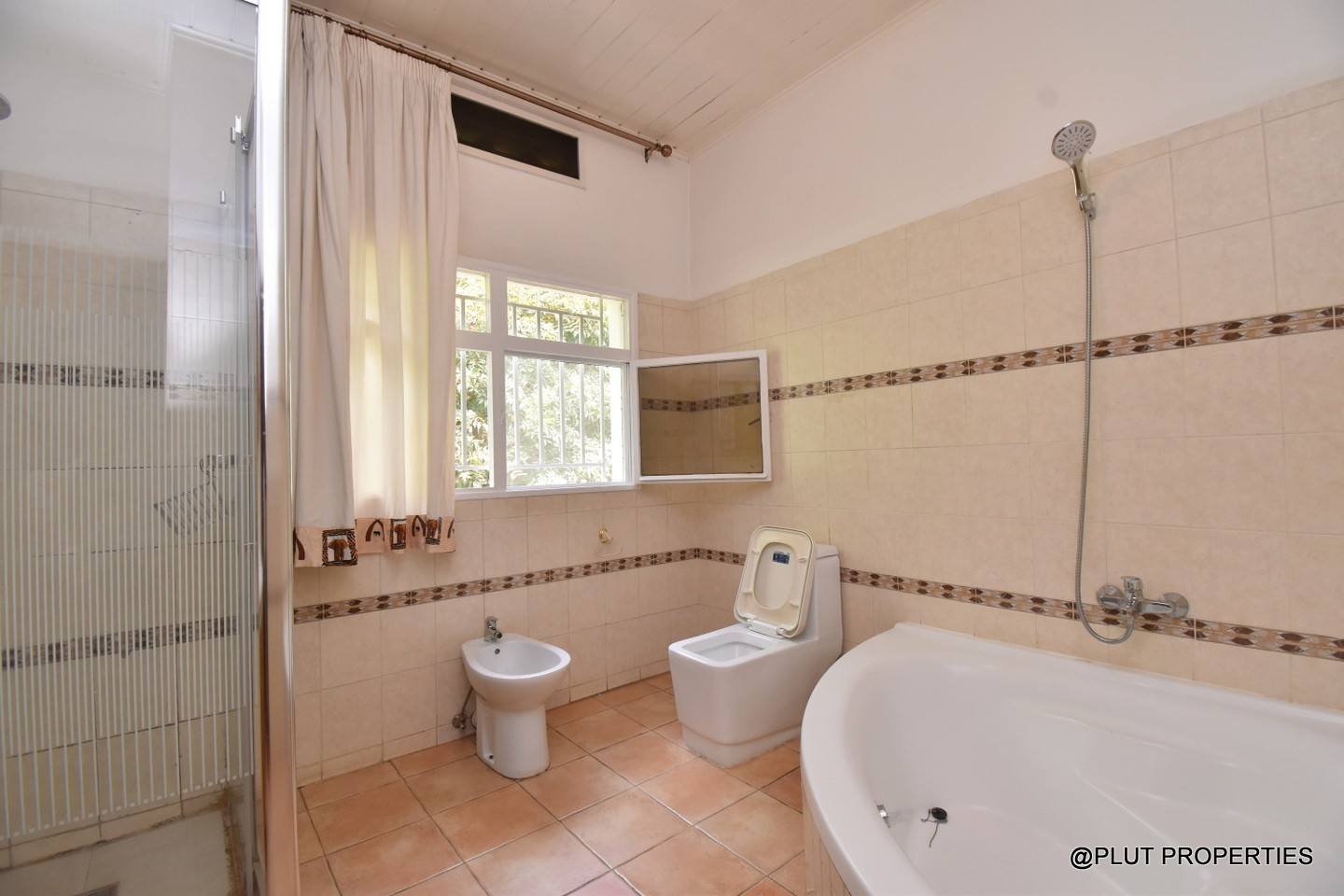 Big villa for rent in Nyarutarama plut properties 1-100kb Big villa for rent in Nyarutarama
