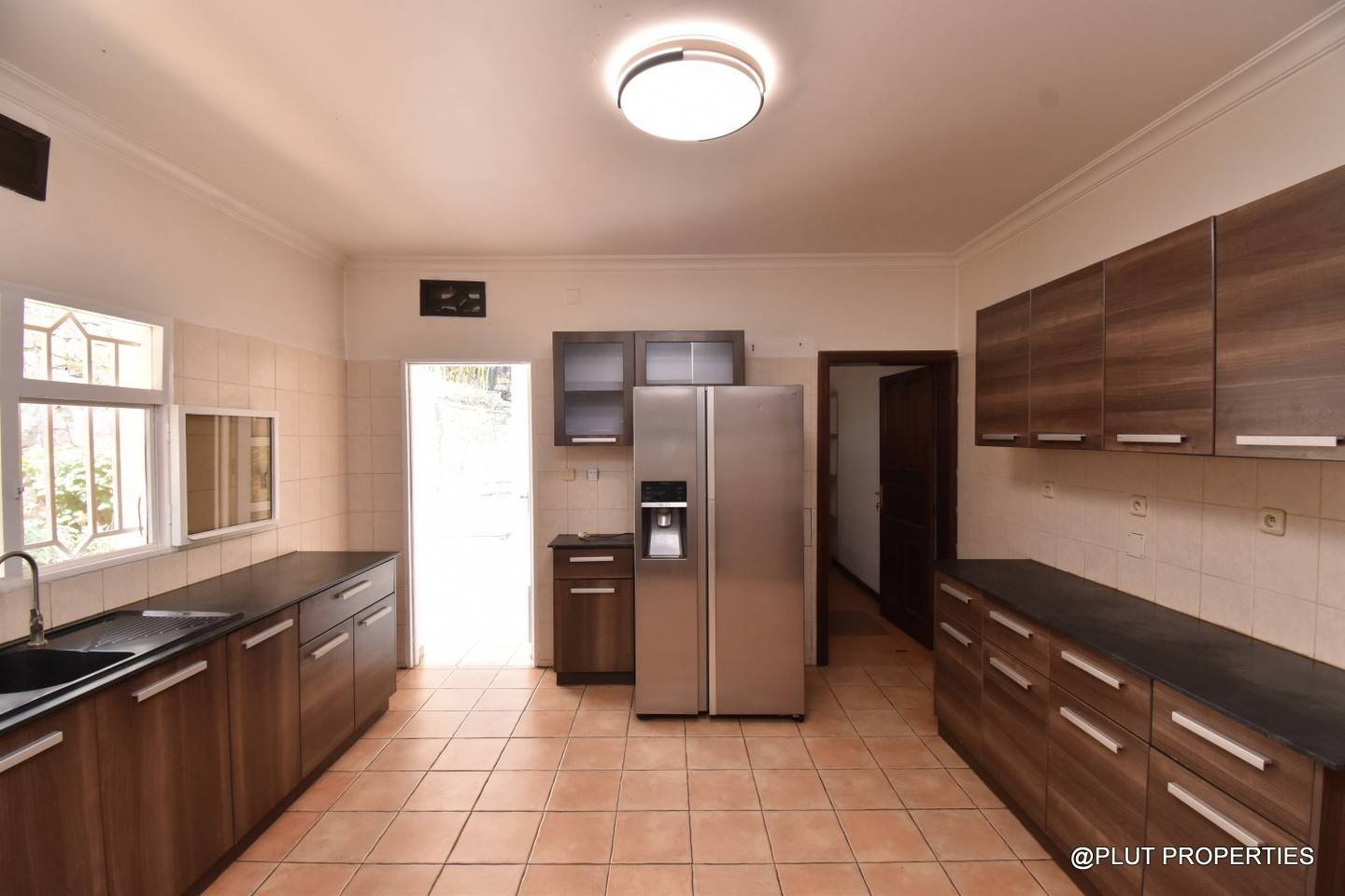 Big villa for rent in Nyarutarama plut properties 13-100kb Big villa for rent in Nyarutarama