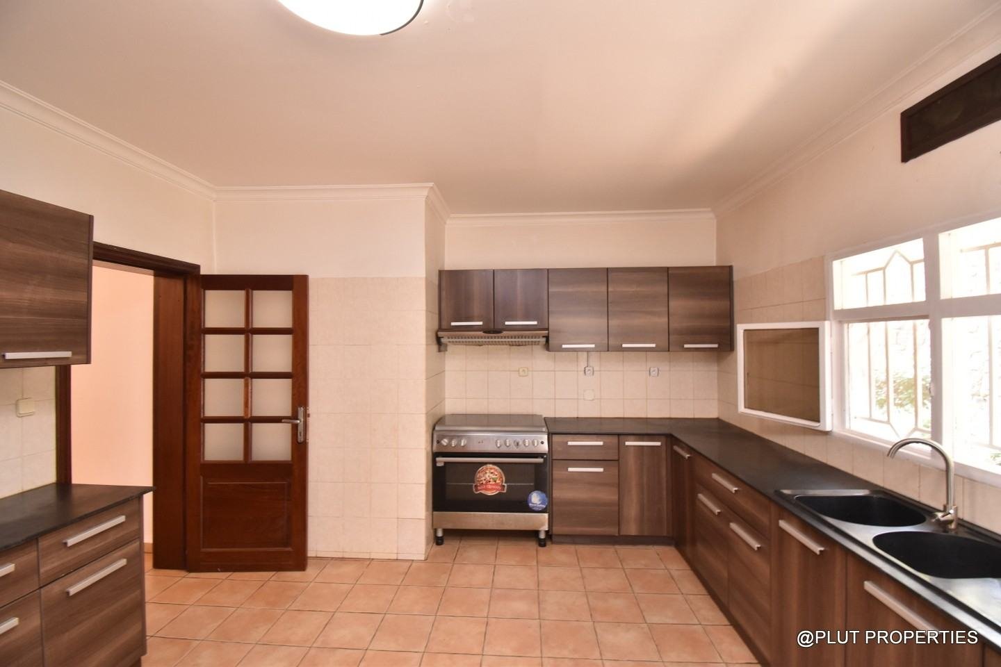 Big villa for rent in Nyarutarama plut properties 14-100kb Big villa for rent in Nyarutarama