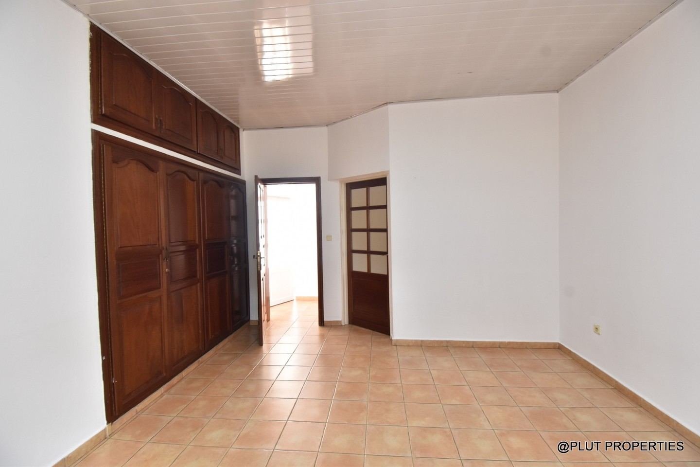 Big villa for rent in Nyarutarama plut properties 17-100kb Big villa for rent in Nyarutarama