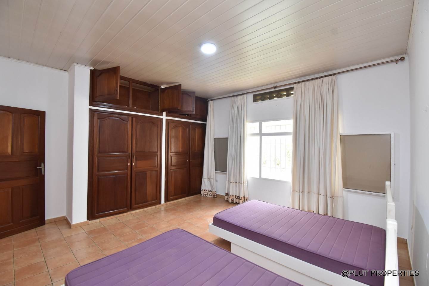 Big villa for rent in Nyarutarama plut properties 18-100kb Big villa for rent in Nyarutarama