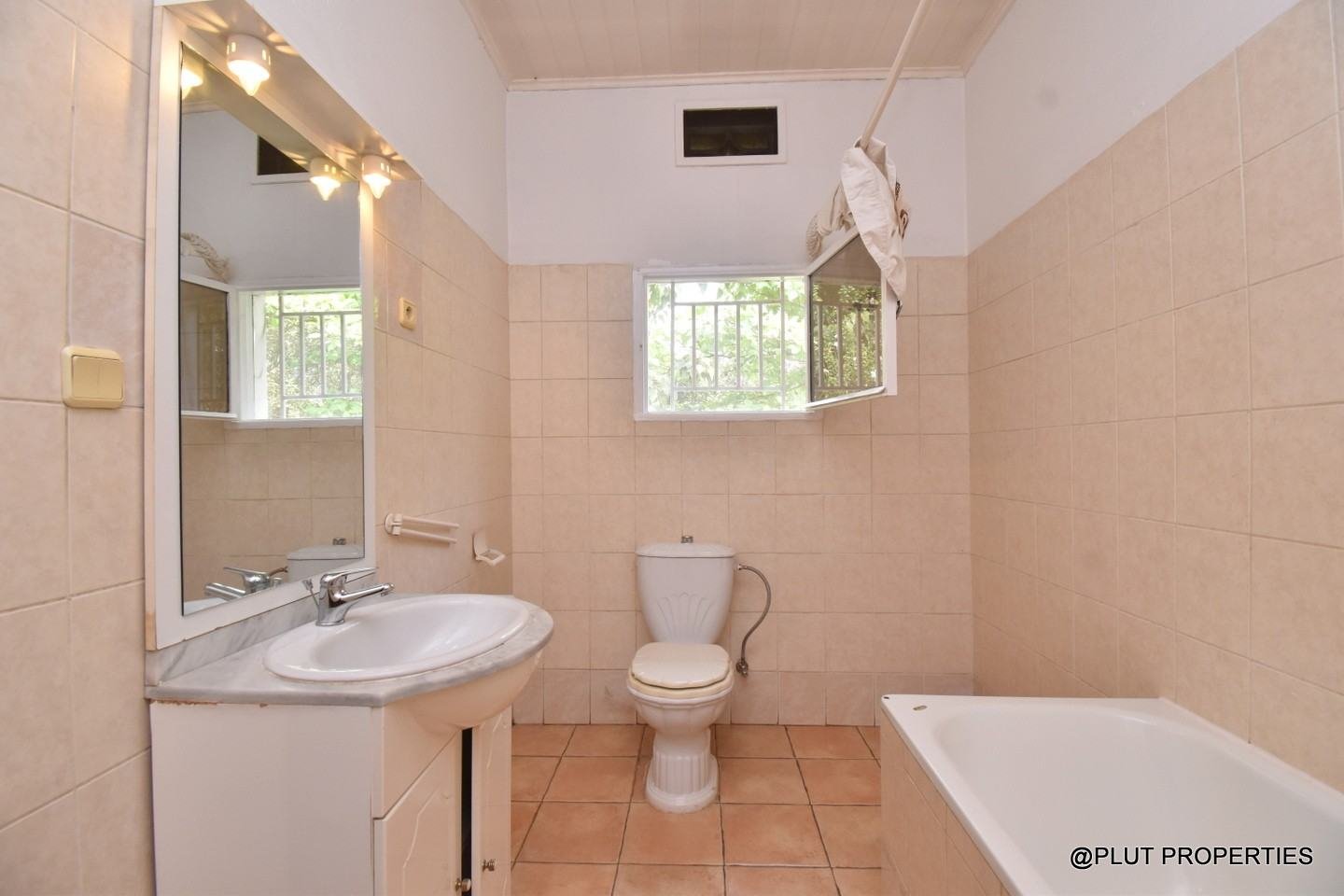 Big villa for rent in Nyarutarama plut properties 19-100kb Big villa for rent in Nyarutarama