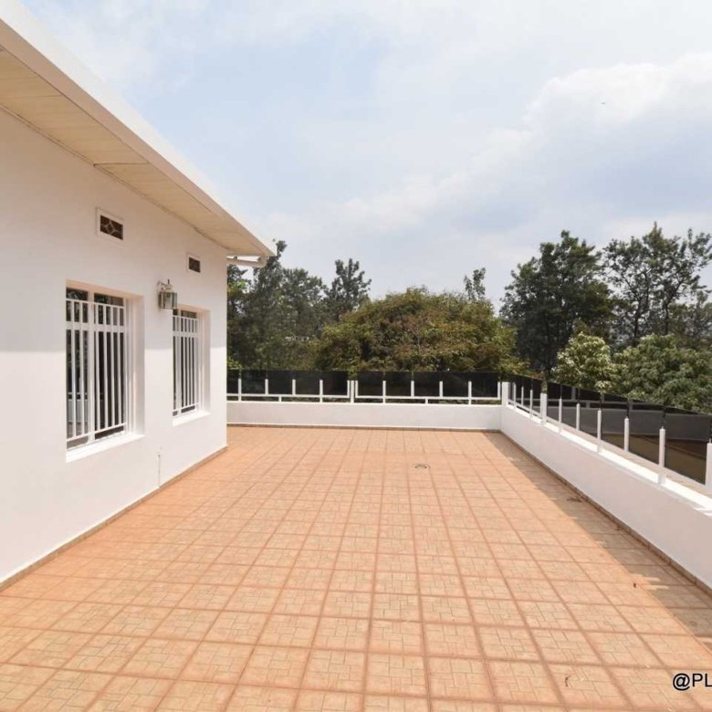 Big villa for rent in Nyarutarama