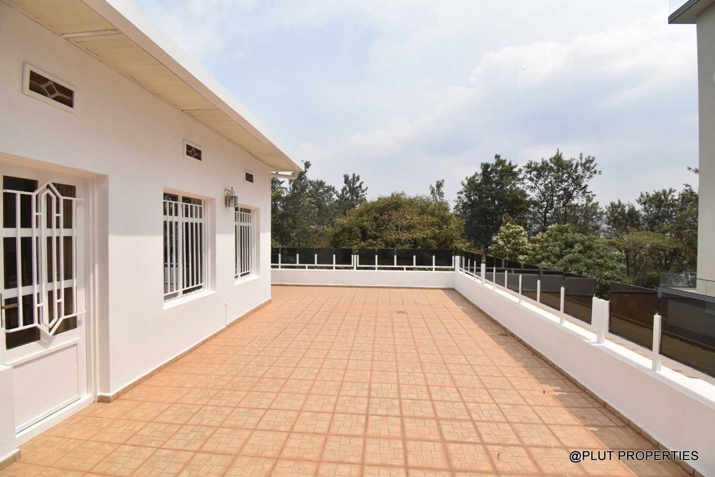 Big villa for rent in Nyarutarama plut properties 2-100kb Big villa for rent in Nyarutarama