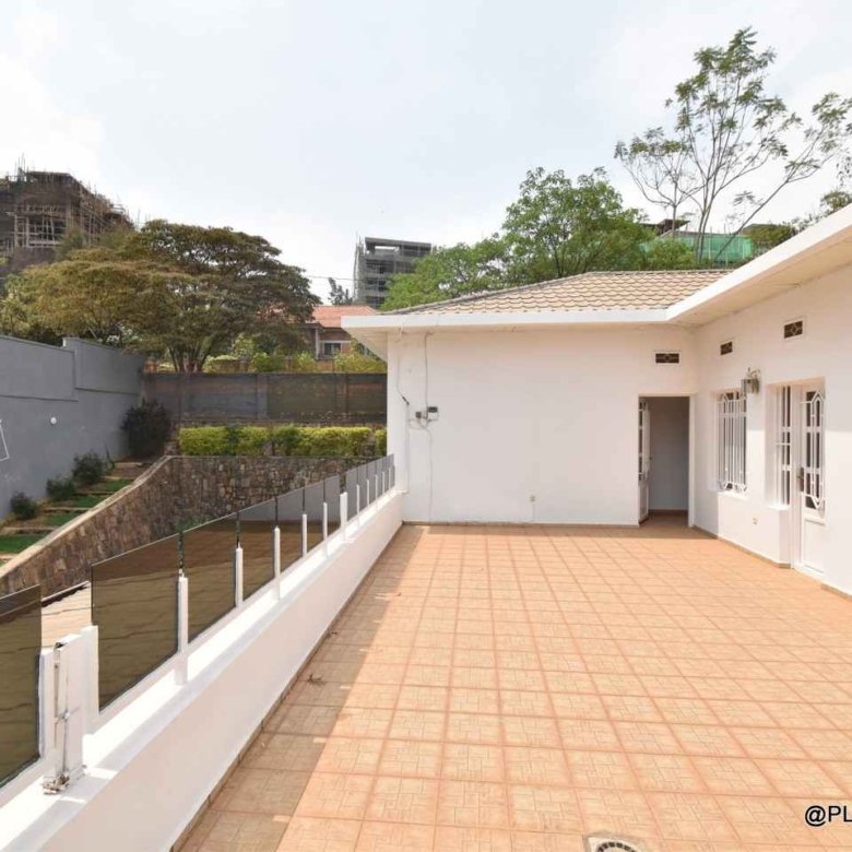 Big villa for rent in Nyarutarama