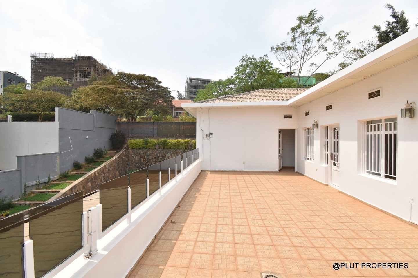 Big villa for rent in Nyarutarama plut properties 4-100kb Big villa for rent in Nyarutarama