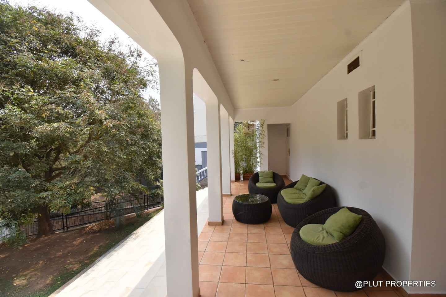Big villa for rent in Nyarutarama plut properties 5-100kb Big villa for rent in Nyarutarama