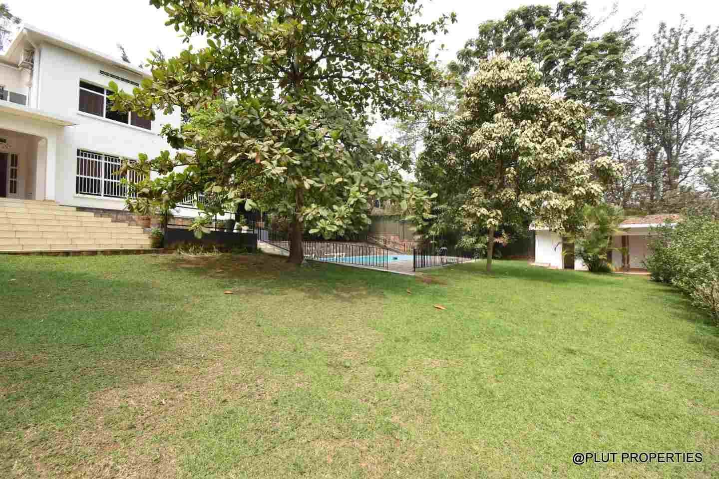 Big villa for rent in Nyarutarama plut properties 7-100kb Big villa for rent in Nyarutarama