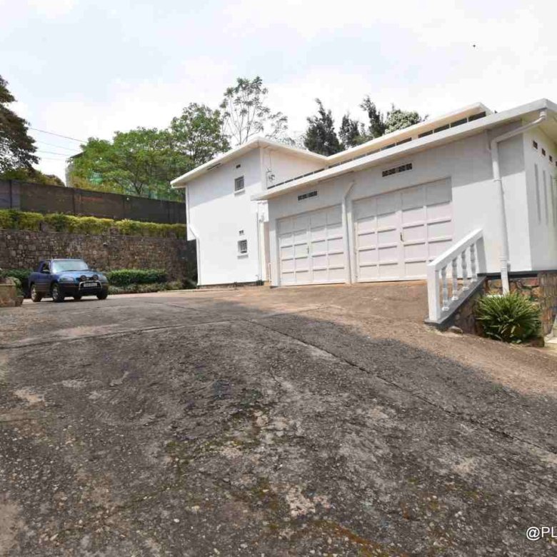 Big villa for rent in Nyarutarama