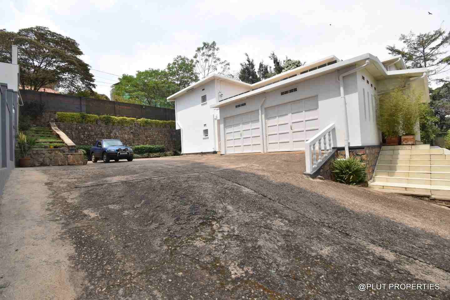 Big villa for rent in Nyarutarama plut properties 8-100kb Big villa for rent in Nyarutarama