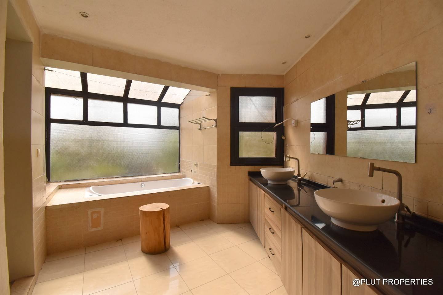 House for rent in Nyarutarama plut properties 12-100kb House for rent in Nyarutarama