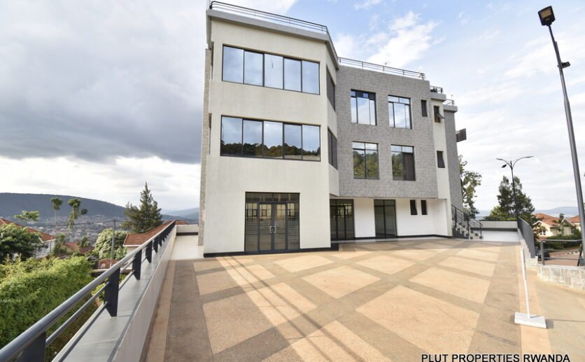 Space for rent in Rebero.