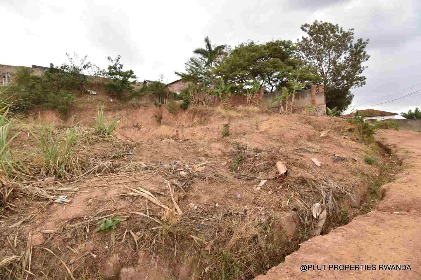 Big residential plot for sale in Kibagabaga plut properties 1-100kb Big residential plot for sale in Kibagabaga